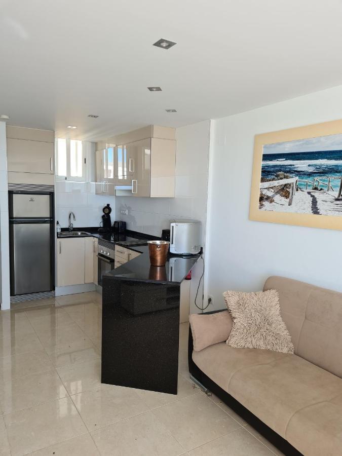 Room In Apartment - 1St Line Top Floor Apartment Carrer del Mar Luaran gambar